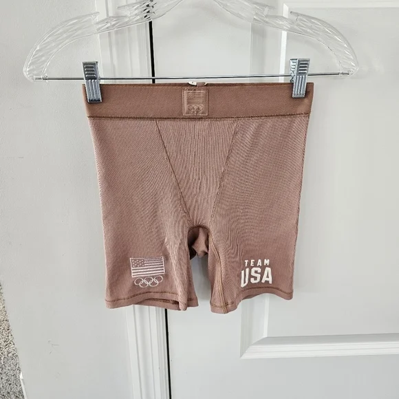 SKIMS Team USA Ribbed Boxer Shorts - Picture 2 of 7